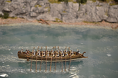 Roman boat on the Rhine or the Danube 1/72