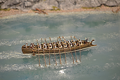 Roman boat on the Rhine or the Danube 1/72