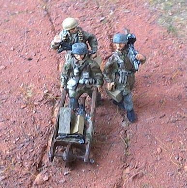 JS72-2005 Parachutistes allemands avec brouette 1/72