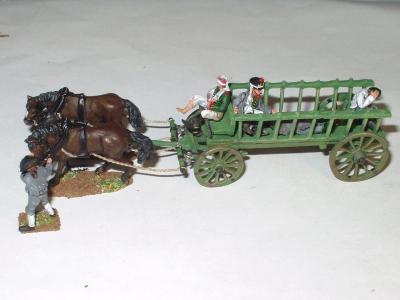 JS72/0411 - Paysan avec chevaux de trait et chariot et soldats russes et prussiens blessés 1/72