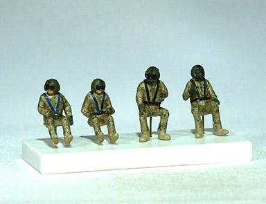 PJ721137 - Sikorsky UH-60A Black Hawk crew (4 figures) 1/72